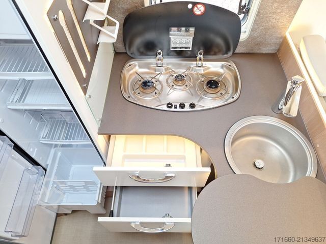 Half-integraal camper BÜRSTNER Lyseo TD 690 G