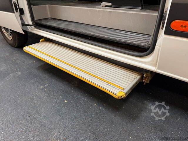 Minibus MERCEDES-BENZ Sprinter Kombi L2-H2 9 Sitze Klima Standh 1.Hand