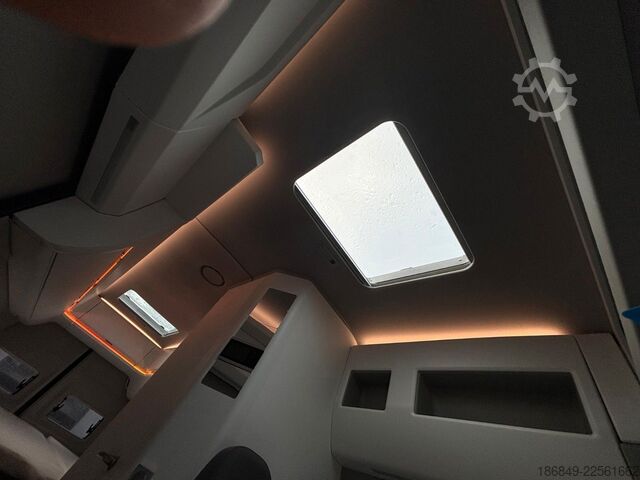 Camper van VW Grand California 680 2,0TDI-177 LED + ACC 1. Hd.