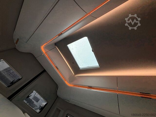 Camper van VW Grand California 680 2,0TDI-177 LED + ACC 1. Hd.