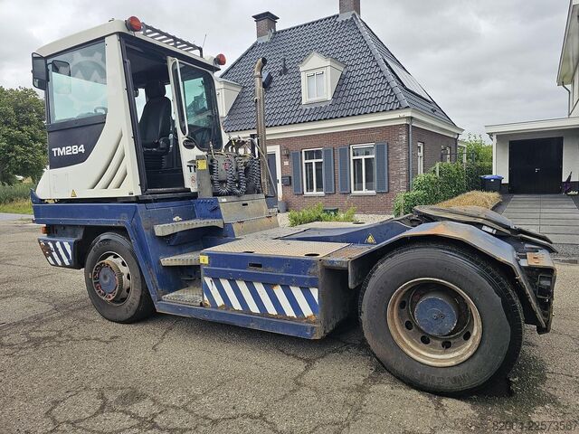 Eindtrekker TERBERG RT283 /TERMINAL TRACTOR 4X4/ TURNING CHAIR. /AU...