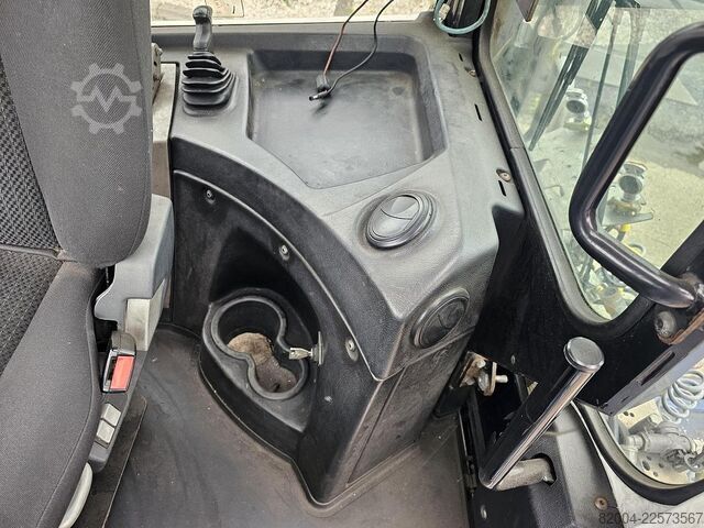 Ciągnik terminalowy TERBERG RT283 /TERMINAL TRACTOR 4X4/ TURNING CHAIR. /AU...