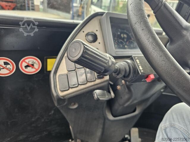Ciągnik terminalowy TERBERG RT283 /TERMINAL TRACTOR 4X4/ TURNING CHAIR. /AU...
