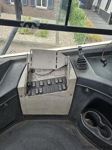 Ciągnik terminalowy TERBERG RT283 /TERMINAL TRACTOR 4X4/ TURNING CHAIR. /AU...