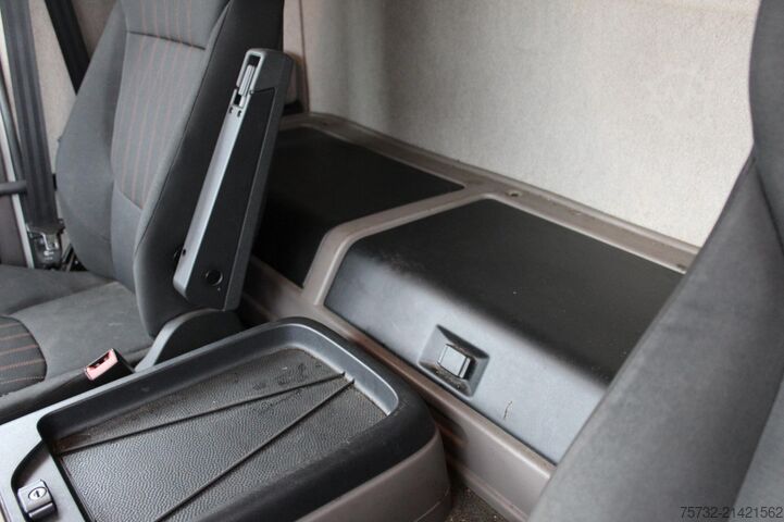 Ladbil med presenning Daf LF 290 Schiebeplane   ACC   BLIS   AHK   Navi