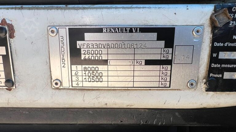 Alváz vezetőfülkével Renault Kerax 370 (BOITE MANUELLE / TRES PROPRE / LAMES...