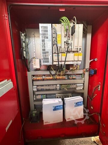 Vertikalt bearbetningscenter EMCO E900