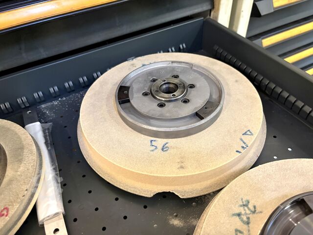 Dílenská zásuvková skříň s obsahem KIND Workshop drawer cabinet with contents