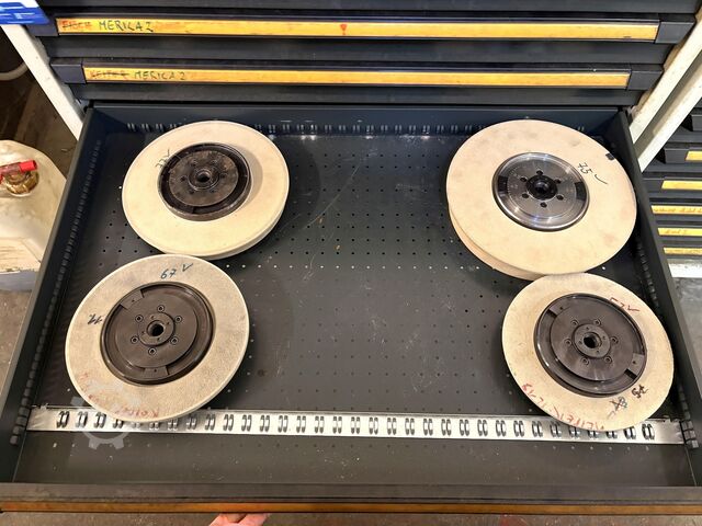 Dílenská zásuvková skříň s obsahem KIND Workshop drawer cabinet with contents