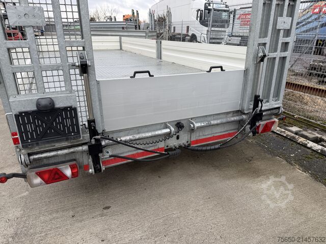 Nízkoložný přívěs  tt  Tandemtieflader, hydr. Rampen, wenig Benutzt