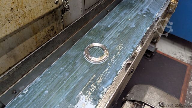 Torno CNC com alimentador de barras OKUMA L300-MW