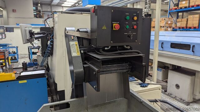 Torno CNC com alimentador de barras OKUMA L300-MW