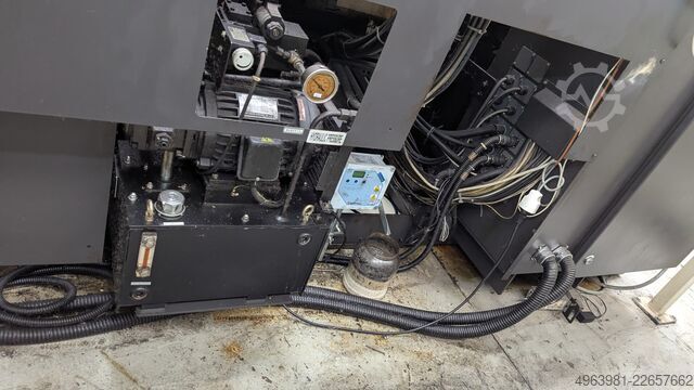 Torno CNC com alimentador de barras OKUMA L300-MW
