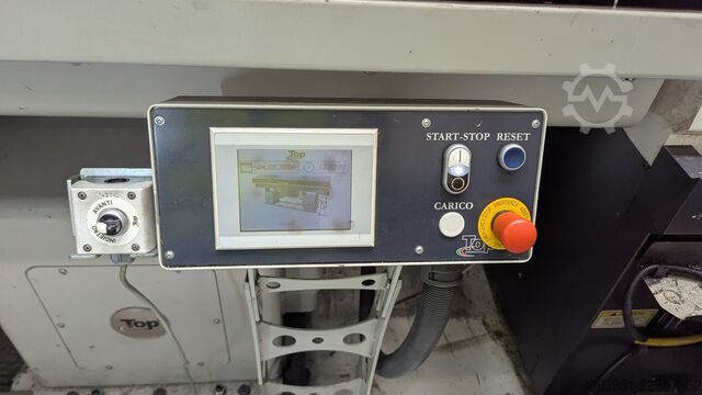 Torno CNC com alimentador de barras OKUMA L300-MW