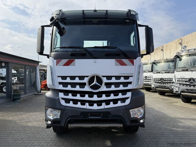 Autocarro ribaltabile Mercedes-Benz Arocs 3243 K 8X4 Haken Hyva