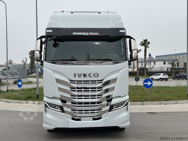 Trattore stradale standard Iveco S-WAY 490