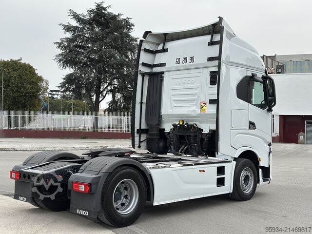 Trattore stradale standard Iveco S-WAY 490