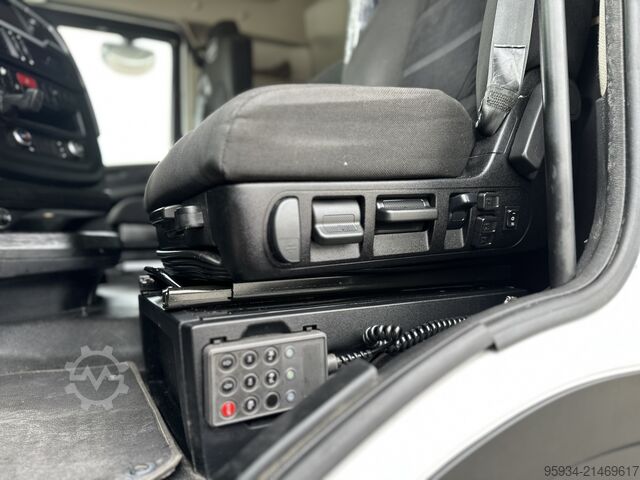 Trattore stradale standard Iveco S-WAY 490