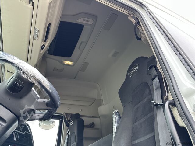 Trattore stradale standard Iveco S-WAY 490