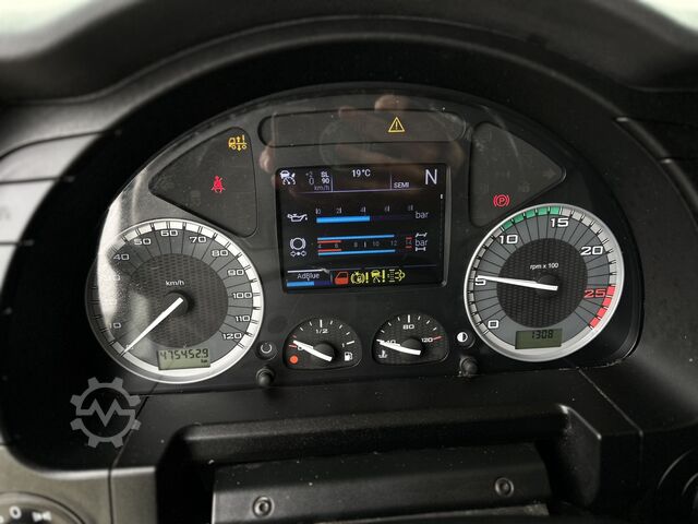 Trattore stradale standard Iveco S-WAY 490