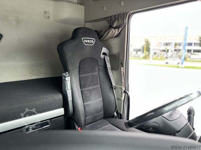 Trattore stradale standard Iveco S-WAY 490