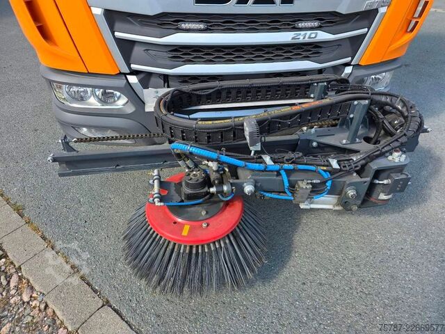 Gatusopmaskin DAF XB 210 Kehrmaschine wie neu Brock VS4 Kehraufbau
