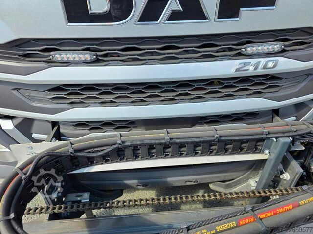 Gatusopmaskin DAF XB 210 Kehrmaschine wie neu Brock VS4 Kehraufbau