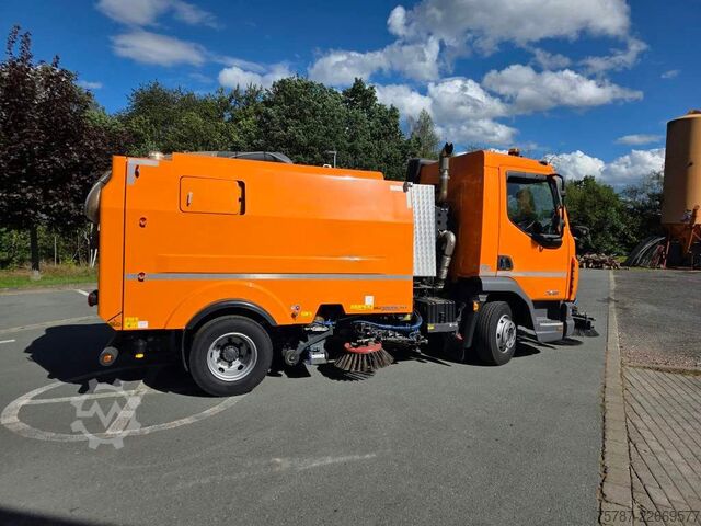 Gatusopmaskin DAF XB 210 Kehrmaschine wie neu Brock VS4 Kehraufbau