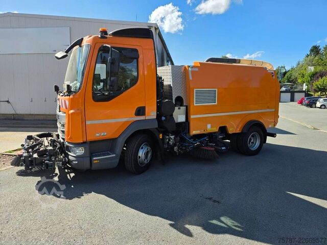 Gatusopmaskin DAF XB 210 Kehrmaschine wie neu Brock VS4 Kehraufbau