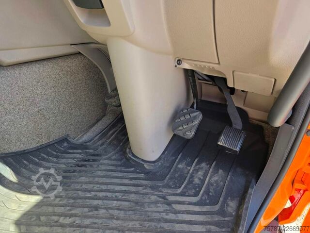 Gatusopmaskin DAF XB 210 Kehrmaschine wie neu Brock VS4 Kehraufbau