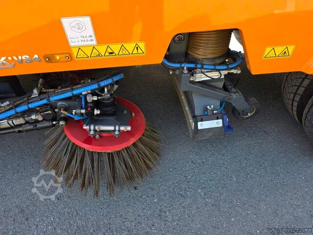 Gatusopmaskin DAF XB 210 Kehrmaschine wie neu Brock VS4 Kehraufbau