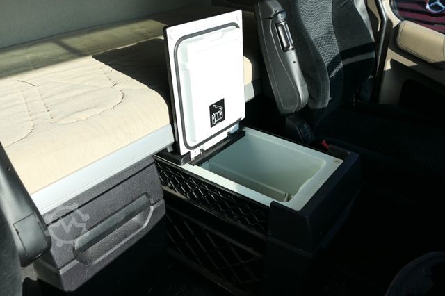 Τυπική μονάδα τράκτορα MERCEDES-BENZ Actros 1851 Bigspace Retarder XL-Tank Blatt/Luft