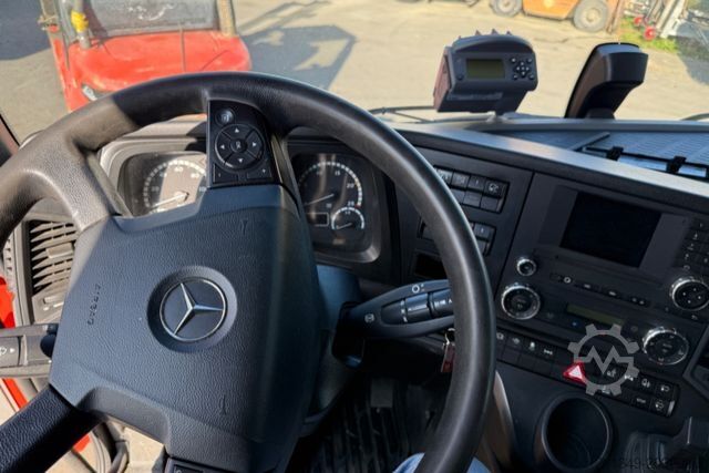 Samochód ciężarowy typu furgon MERCEDES-BENZ Antos 2540 6x2 (Engine defect)