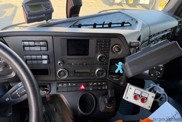 Samochód ciężarowy typu furgon MERCEDES-BENZ Antos 2540 6x2 (Engine defect)