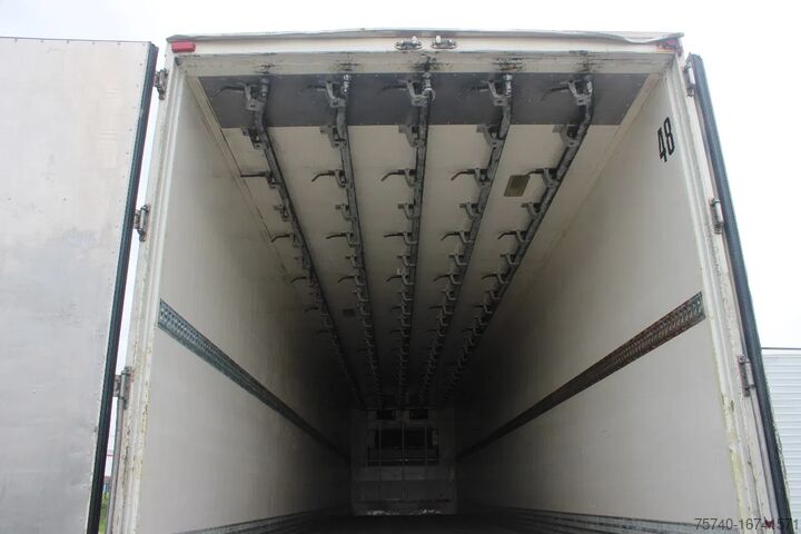 Gekoeld/bevroren transport Renders MEAT + 3x BPW + CARRIER