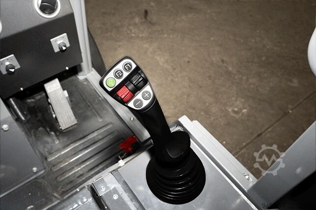 Carregadeira HZM 811-T Profi Yunnei 25PS