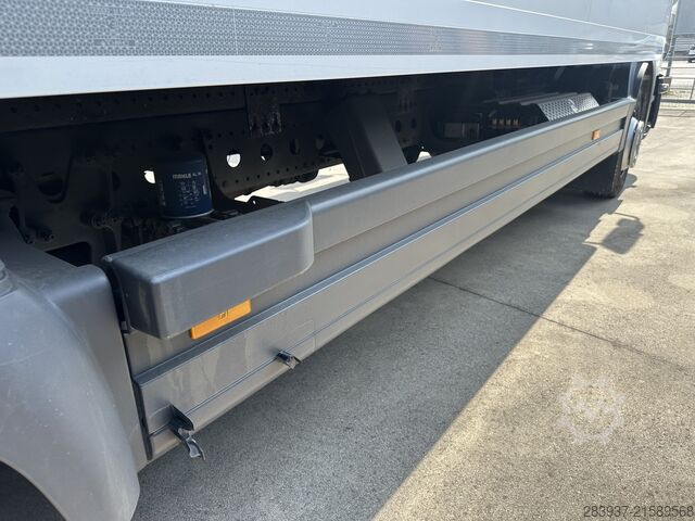 Vrachtwagen met bakwagen Mercedes-Benz Atego 1230