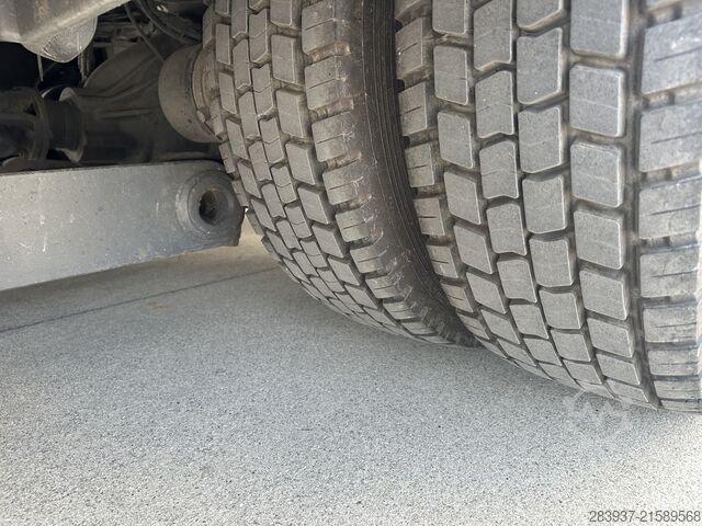 Vrachtwagen met bakwagen Mercedes-Benz Atego 1230