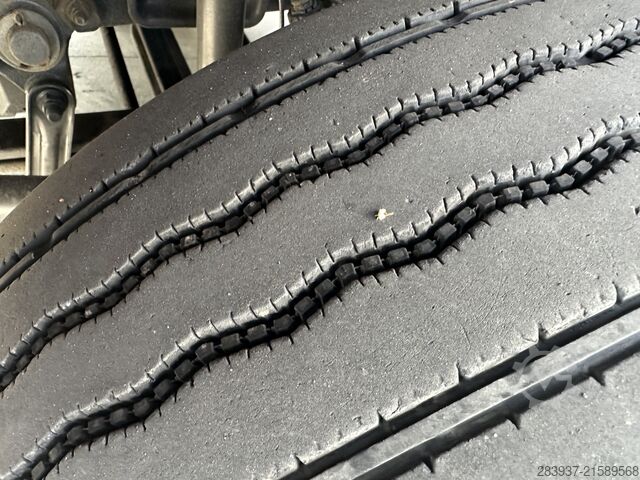 Vrachtwagen met bakwagen Mercedes-Benz Atego 1230