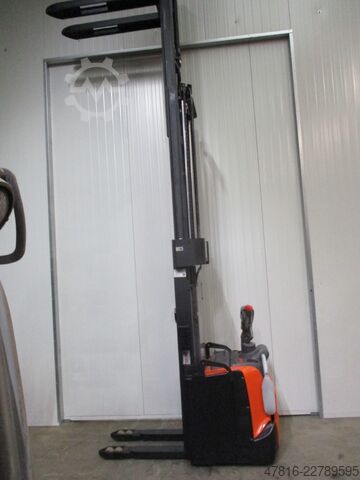 High lifting pallet truck TOYOTA SPE160