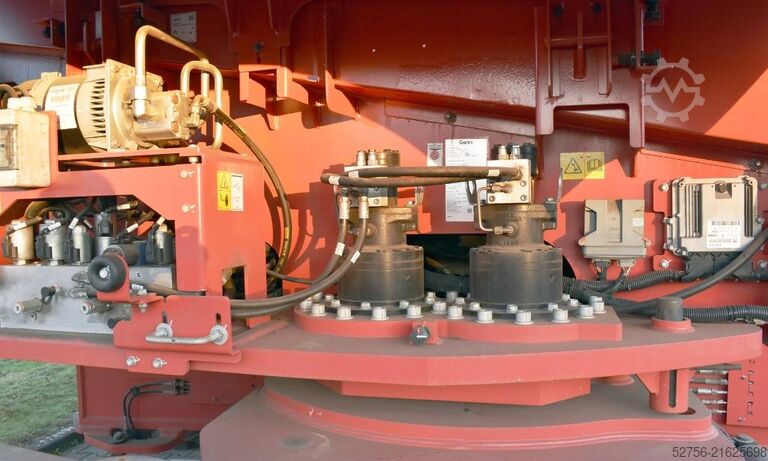 Telescopic boom lift Genie SX-125XC