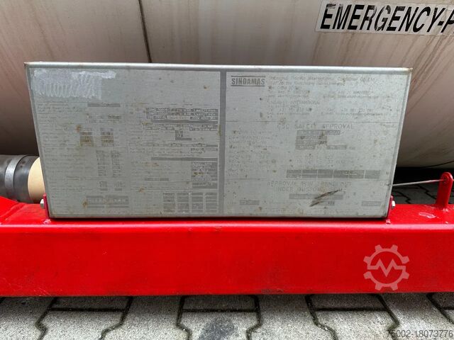 Containerul rezervor Singamas 20FT ISO, 26.000L/1-COMP/3 BAFFELS/3 manholes, ...