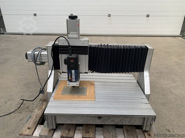 Μικρή μηχανή διάτρησης/φρεζαρίσματος ISERT ELECTRONIC X 350 / Y 300 / Z 70 mm - 24000 RPM