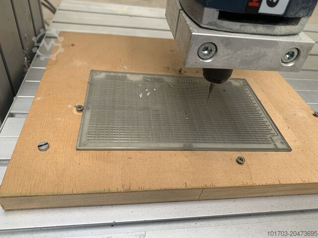 Μικρή μηχανή διάτρησης/φρεζαρίσματος ISERT ELECTRONIC X 350 / Y 300 / Z 70 mm - 24000 RPM