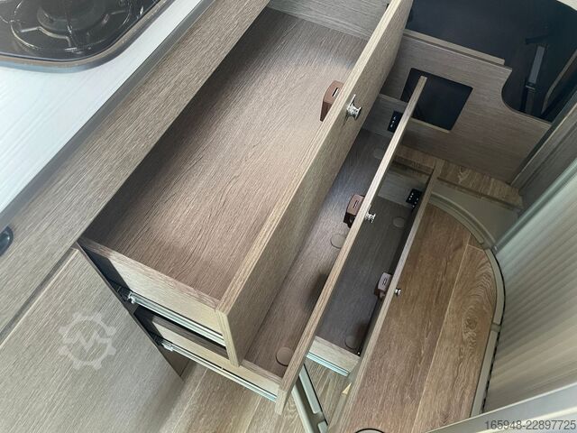 Camper van PÖSSL 2Win R S Plus | RFK,AHK,3.Bett,Radio