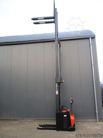 Carretilla elevadora TOYOTA SWE160L