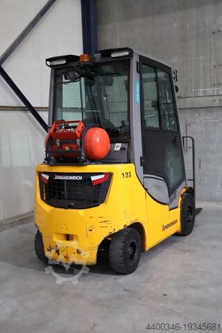 Carretilla elevadora Jungheinrich TFG 320s