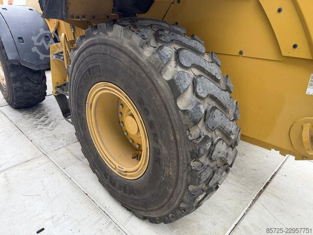 Cargadora sobre neumáticos Caterpillar 938M