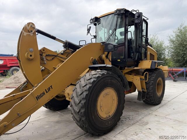 Cargadora sobre neumáticos Caterpillar 938M