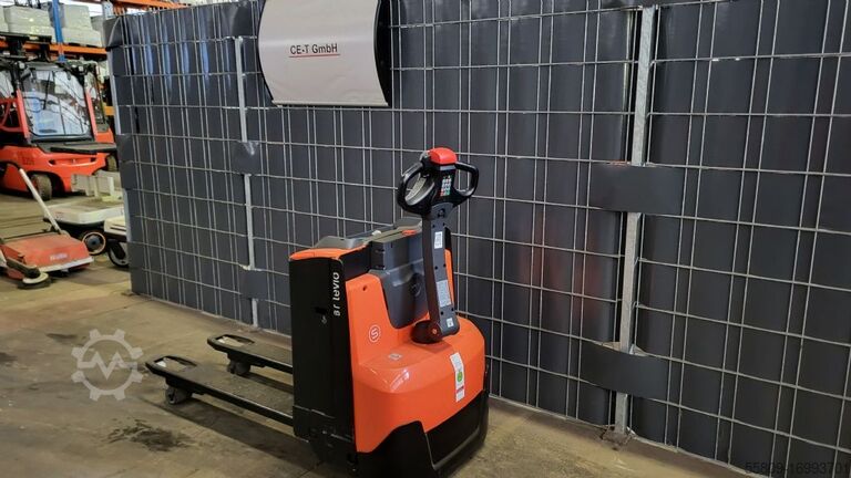 Vrachtwagen met laag hefvermogen Toyota LWE160 // Initialhub // 407 BStd. // Elektro